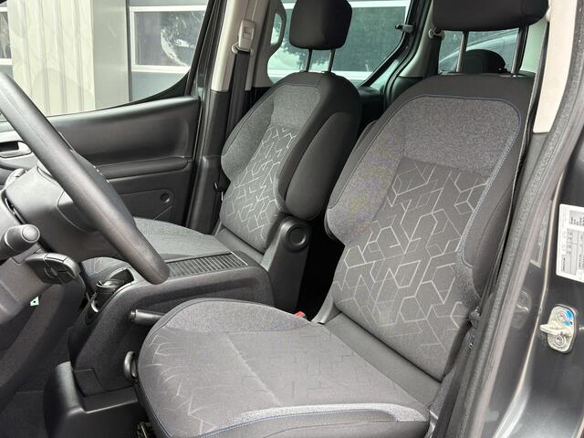 Peugeot PARTNER TEPEE 1.2 PureTech Style | Navi | Carplay | PDC | Trekhaak | Cruise Control | Airco | Interesse? Bel of App naar: 06 30 51 05 90