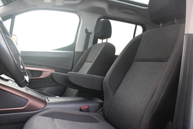 Peugeot Rifter 1.2 130PK AUTOMAAT GT-LINE | PANORAMA DAK INCL. BAGAGE DEK | TREKHAAK | NAVIGATIE | APPLE CARPLAY/ANDROID AUTO | PARKEERSENSOREN ACHTER | LICHTMETALEN VELGEN | CLIMATE CONTROL | CRUISE CONTROL | DAB+ RADIO |