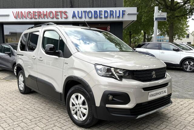 Peugeot Rifter 110 Pk Benzine * GT-Line * Super Netjes * Navigatie * Panoramadak * Trekhaak * Stoelverwarming * Keyless Entry & Start * Climate & Cruise Control * L.M. Velgen * Vingerhoets; Vierde Generatie Eersteklas Service. Al meer dan 100 jaar een begrip in de Bra