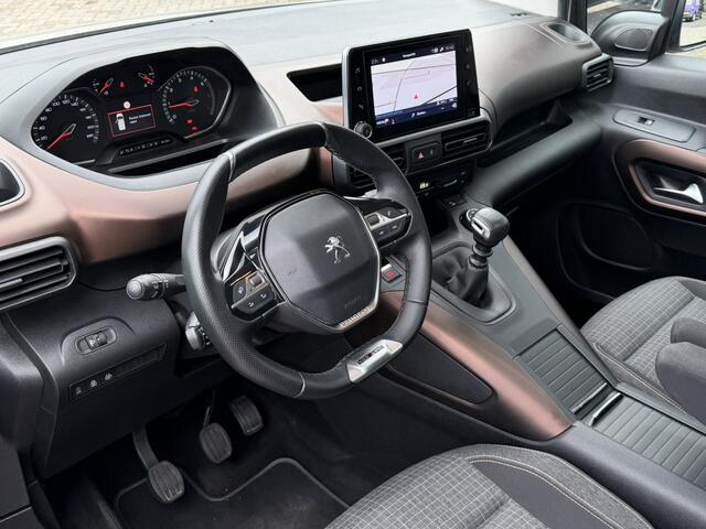 Peugeot Rifter 110 Pk Benzine * GT-Line * Super Netjes * Navigatie * Panoramadak * Trekhaak * Stoelverwarming * Keyless Entry & Start * Climate & Cruise Control * L.M. Velgen * Vingerhoets; Vierde Generatie Eersteklas Service. Al meer dan 100 jaar een begrip in de Bra