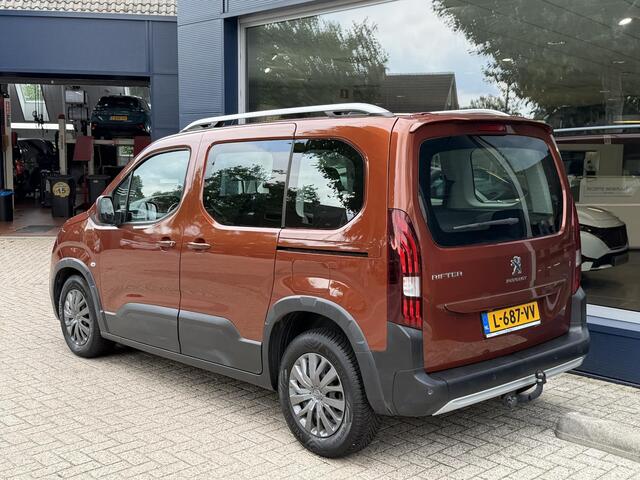 Peugeot Rifter 1.2 Turbo 130PK Allure | Automaat | Zeer ruime en complete auto | Navigatie via telefoon | Trekhaak 1150 KG | Camera | Parkeersensoren V+A | All Season banden | 2x Zijschuifdeur | Climate Control | Cruise Control | LED Dagrijverlichting | Hoge Zitpositie | Dakrails |