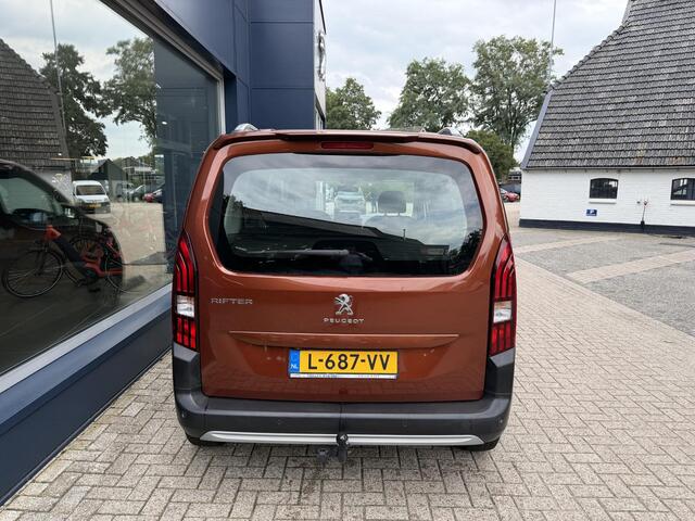 Peugeot Rifter 1.2 Turbo 130PK Allure | Automaat | Zeer ruime en complete auto | Navigatie via telefoon | Trekhaak 1150 KG | Camera | Parkeersensoren V+A | All Season banden | 2x Zijschuifdeur | Climate Control | Cruise Control | LED Dagrijverlichting | Hoge Zitpositie | Dakrails |