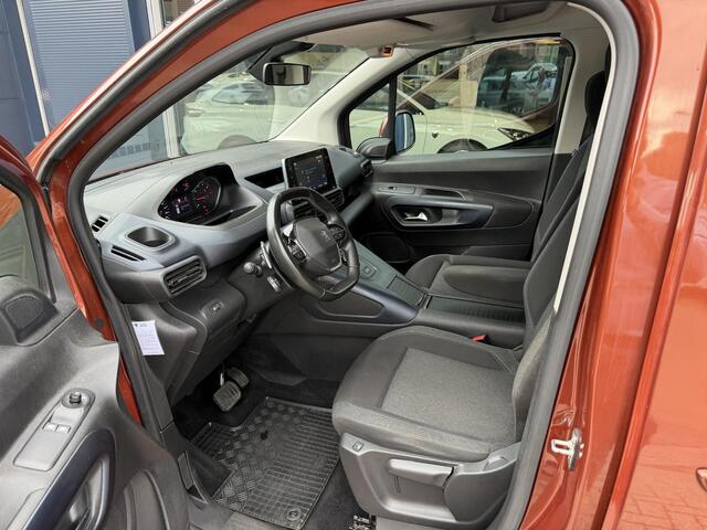 Peugeot Rifter 1.2 Turbo 130PK Allure | Automaat | Zeer ruime en complete auto | Navigatie via telefoon | Trekhaak 1150 KG | Camera | Parkeersensoren V+A | All Season banden | 2x Zijschuifdeur | Climate Control | Cruise Control | LED Dagrijverlichting | Hoge Zitpositie | Dakrails |