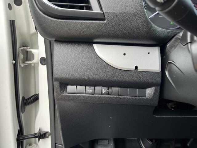 Peugeot Traveller 2.0 BlueHDi Airco Cruise controle Navigatiesysteem 8-Persoons Kantoorinrichting Parkeerhulp achter Apple carplay Euro 6