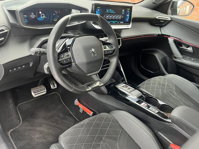 Peugeot e-2008 EV GT Pack 50 kWh | Schuifdak | Stoelverwarming | Carplay |