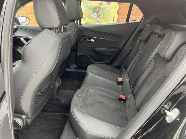 Peugeot e-2008 EV GT Pack 50 kWh | Schuifdak | Stoelverwarming | Carplay |