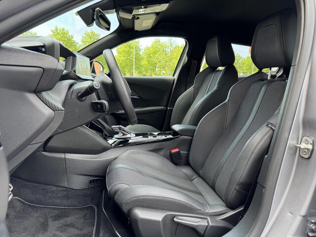 Peugeot e-2008 EV GT 50 kWh | Adapt. Cruise Control | Stoelverwarming | Dodehoek Detectie | Apple Carplay/Android Auto | Camera | Rijklaarprijs!