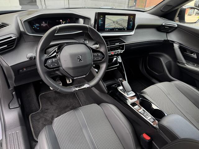 Peugeot e-2008 EV GT 50 kWh | Adapt. Cruise Control | Stoelverwarming | Dodehoek Detectie | Apple Carplay/Android Auto | Camera | Rijklaarprijs!