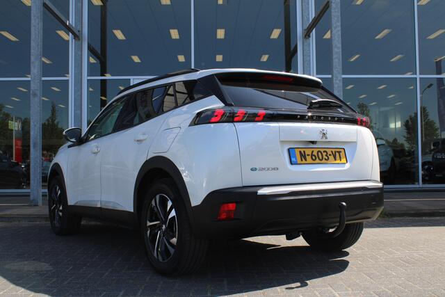 Peugeot e-2008 EV Allure Pack 50 kWh | Verw. Voorstoelen | Afn. Trekhaak | Keyless | 360 Camera
