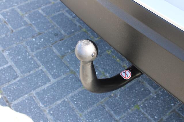 Peugeot e-2008 EV Allure Pack 50 kWh | Verw. Voorstoelen | Afn. Trekhaak | Keyless | 360 Camera
