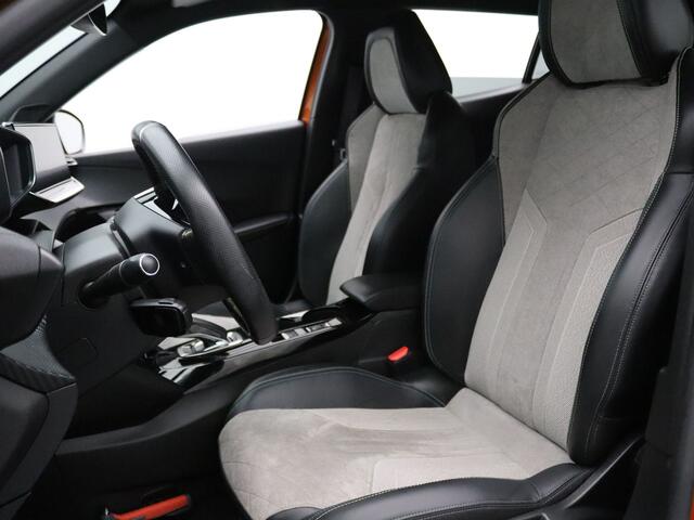 Peugeot e-2008 136pk EV GT Pack 50 kWh 360° Camera | Adapt. Cruise | Navi | Parkeersens. v+a | Stoelverw.