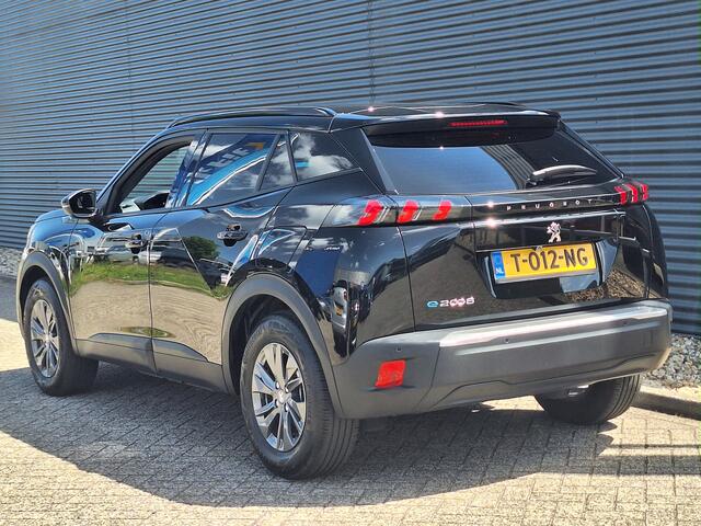 Peugeot e-2008 EV Style 50 kWh | Navigatie | Climate Control | Cruise Control | Laadkabel aanwezig !! | Snel af te leveren, hij is al rijklaar gemaakt voor u !!