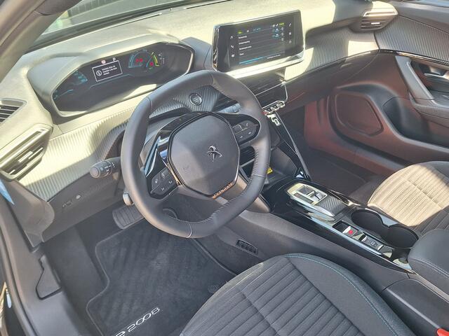 Peugeot e-2008 EV Style 50 kWh | Navigatie | Climate Control | Cruise Control | Laadkabel aanwezig !! | Snel af te leveren, hij is al rijklaar gemaakt voor u !!