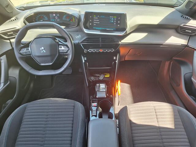 Peugeot e-2008 EV Style 50 kWh | Navigatie | Climate Control | Cruise Control | Laadkabel aanwezig !! | Snel af te leveren, hij is al rijklaar gemaakt voor u !!