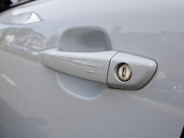 Peugeot e-2008 Allure 54 kWh 156PK Navigatie, Rondomzichtcamera, Adaptieve Cruise Control, Keyless, Stoelverwarming