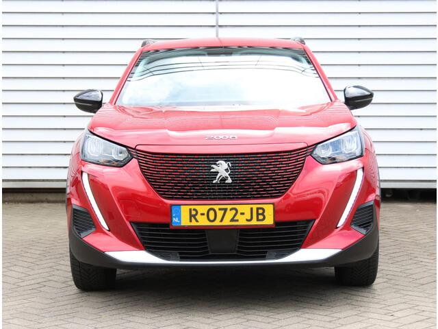 Peugeot e-2008 EV Allure Pack 50 kWh | AppleCarPlay/AndroidAuto | Camera | Climate Control | Navigatie | Cruise Control | Stoelverwarming | FULL LED | LMV | Privacy Glass | Trekhaak |