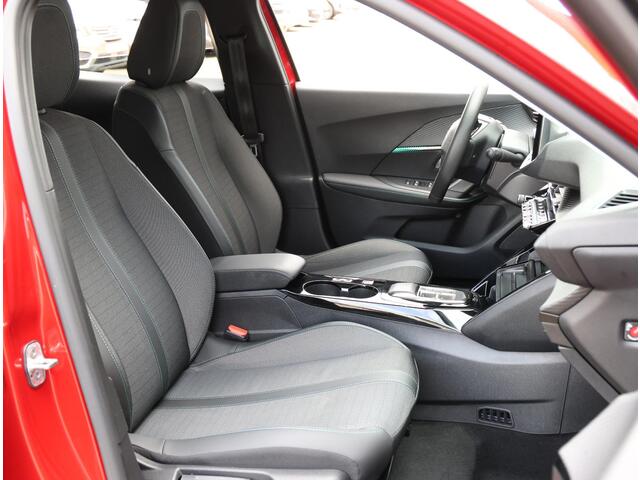 Peugeot e-2008 EV Allure Pack 50 kWh | AppleCarPlay/AndroidAuto | Camera | Climate Control | Navigatie | Cruise Control | Stoelverwarming | FULL LED | LMV | Privacy Glass | Trekhaak |