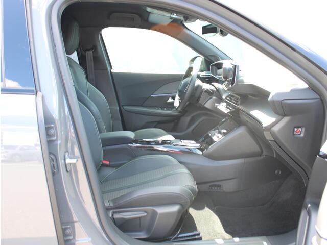 Peugeot e-2008 EV GT 54 kWh Navigatie/ 360 graden Camera / 18Inch