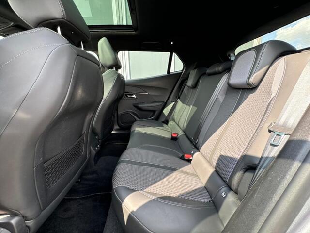 Peugeot e-2008 EV GT Pack 50kWh || Pano || 3 Fase || Keyless