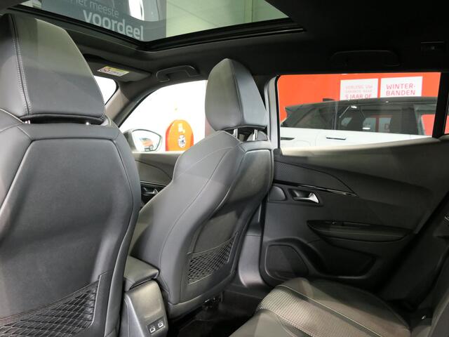 Peugeot e-2008 EV GT Pack 50 kWh *Elektrisch schuif/kanteldak* - Navi, airco, stoelverwarming, adaptive cruise