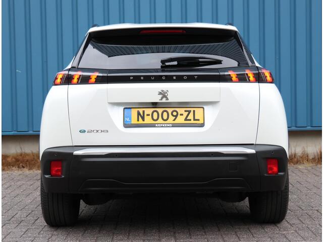 Peugeot e-2008 EV Allure Pack 50 kWh 136PK | AppleCarPlay/AndroidAuto | Camera | Climate Control | Navigatie | Cruise Control | Keyless | Stoelverwarming | FULL LED | LMV | Privacy Glass |