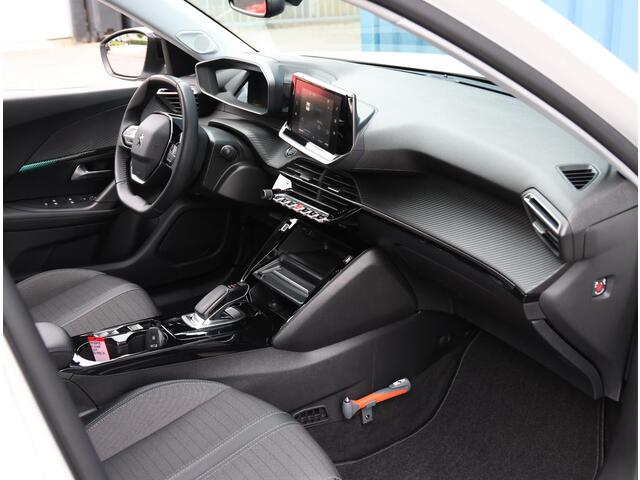 Peugeot e-2008 EV Allure Pack 50 kWh 136PK | AppleCarPlay/AndroidAuto | Camera | Climate Control | Navigatie | Cruise Control | Keyless | Stoelverwarming | FULL LED | LMV | Privacy Glass |