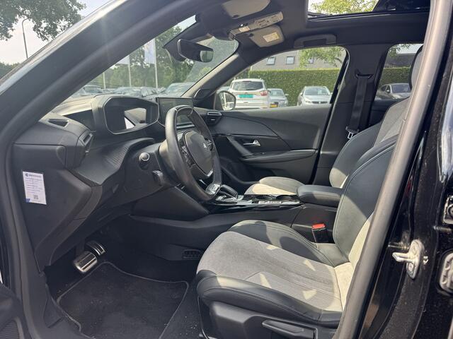 Peugeot e-2008 EV GT Pack 50 kWh / Panoramadak / Camera / Virtual Cockpit / Half leder / Navigatie / Keyless / Cruise Control / Dodehoek detectie