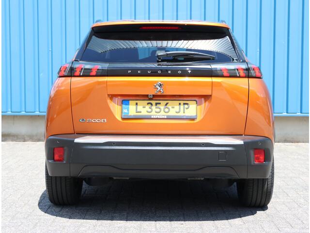 Peugeot e-2008 EV Allure Pack 50 kWh 136PK | AUTOMAAT | AppleCarPlay/AndroidAuto | Camera | Climate Control | Navigatie | Cruise Control | FULL LED | LMV | Isofix | Armsteun | Keyless |