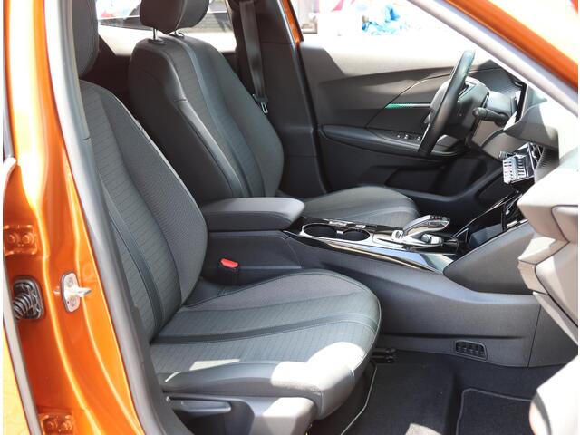 Peugeot e-2008 EV Allure Pack 50 kWh 136PK | AUTOMAAT | AppleCarPlay/AndroidAuto | Camera | Climate Control | Navigatie | Cruise Control | FULL LED | LMV | Isofix | Armsteun | Keyless |