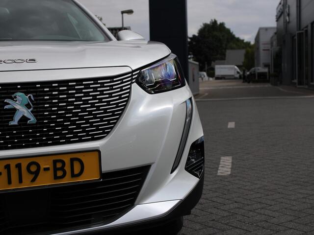 Peugeot e-2008 EV Allure Pack 50 kWh Automaat Navigatie, Trekhaak Afneembaar, Camera Achter, Parkeerhulp achter, Stoelverwarming, Keyless-Entry