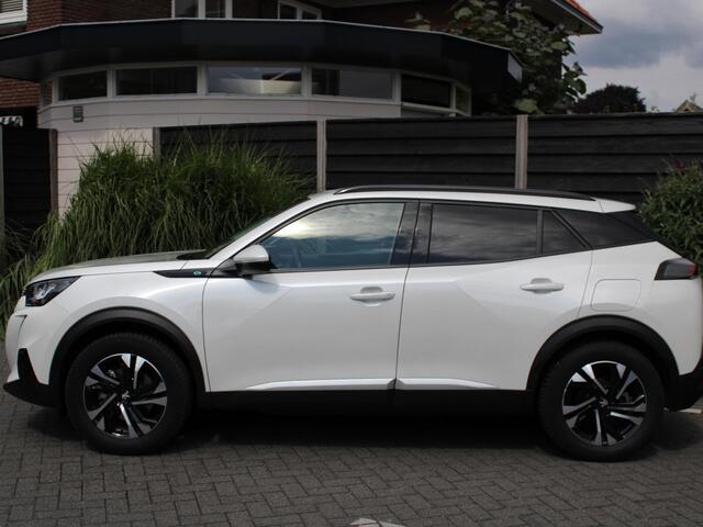 Peugeot e-2008 EV Allure Pack 50 kWh Automaat Navigatie, Trekhaak Afneembaar, Camera Achter, Parkeerhulp achter, Stoelverwarming, Keyless-Entry