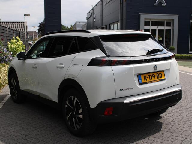 Peugeot e-2008 EV Allure Pack 50 kWh Automaat Navigatie, Trekhaak Afneembaar, Camera Achter, Parkeerhulp achter, Stoelverwarming, Keyless-Entry
