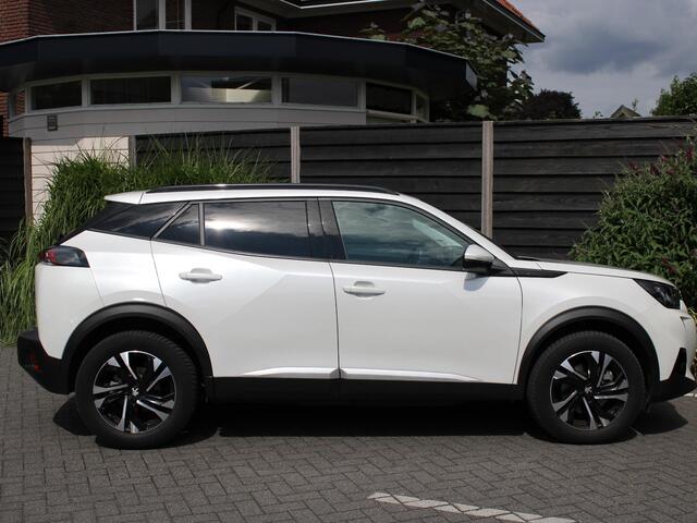 Peugeot e-2008 EV Allure Pack 50 kWh Automaat Navigatie, Trekhaak Afneembaar, Camera Achter, Parkeerhulp achter, Stoelverwarming, Keyless-Entry