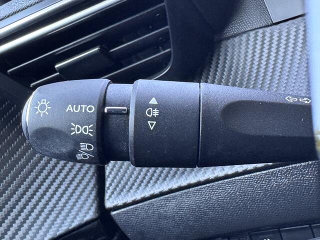 Peugeot e-2008 EV Allure 54 kWh | Navigatie | Camera | Cruise control |