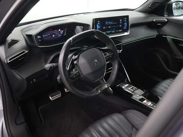Peugeot e-2008 EV GT 50 kWh | Trekhaak | LED | Virtual Cockpit | Lederen Interieur | Navigatie | Camera | DAB | Apple CarPlay/Android Auto | 3-Fase | Stoelverwarming | Standkachel | Rijhulp Systeem | Panoramadak | Dodehoekdetectie |