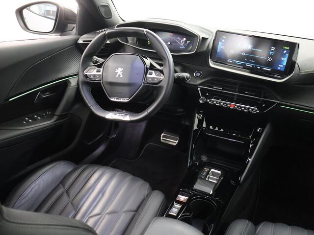 Peugeot e-2008 EV GT 50 kWh | Trekhaak | LED | Virtual Cockpit | Lederen Interieur | Navigatie | Camera | DAB | Apple CarPlay/Android Auto | 3-Fase | Stoelverwarming | Standkachel | Rijhulp Systeem | Panoramadak | Dodehoekdetectie |