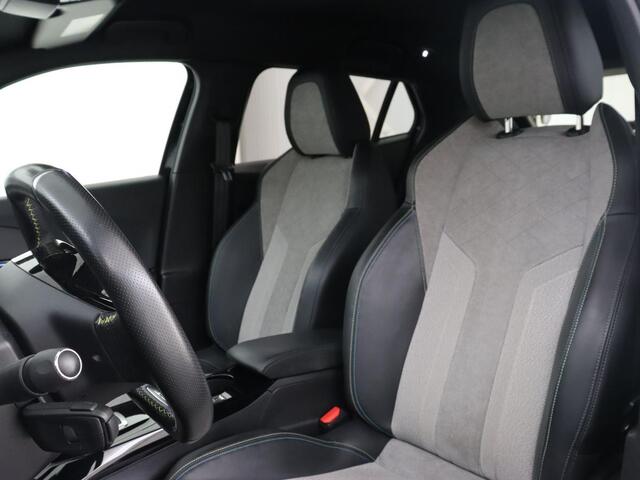 Peugeot e-2008 EV GT Pack 50 kWh | Stoelverwarming | Alcantara | Adaptive cruise | Camera | Carplay | Navigatie | Keyless | Digital Cockpit | Dodehoek detectie | Climate control