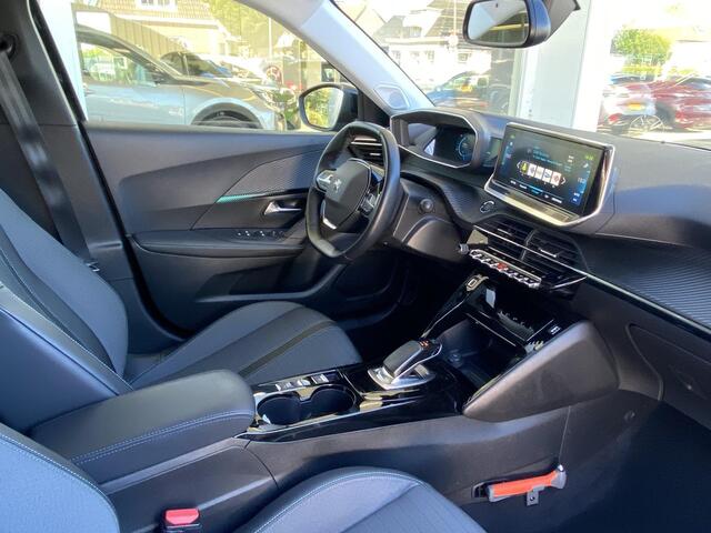 Peugeot e-2008 EV Blue Lease Allure 50 kWh | Stoelverwarming | Achteruitrijcamera | Navigatie | Adaptieve Cruise Control | Parkeersensoren | Apple Carplay/Android Auto