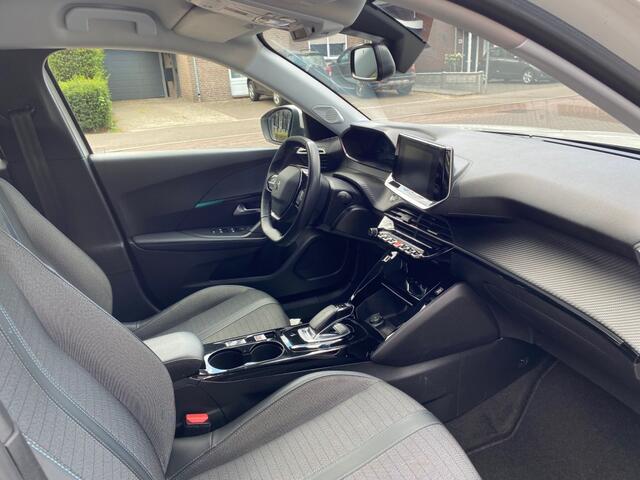 Peugeot e-2008 EV 50 KWH / PARELMOER / CARPLAY / CRUISE CTR. / 17'' LM-VELGEN