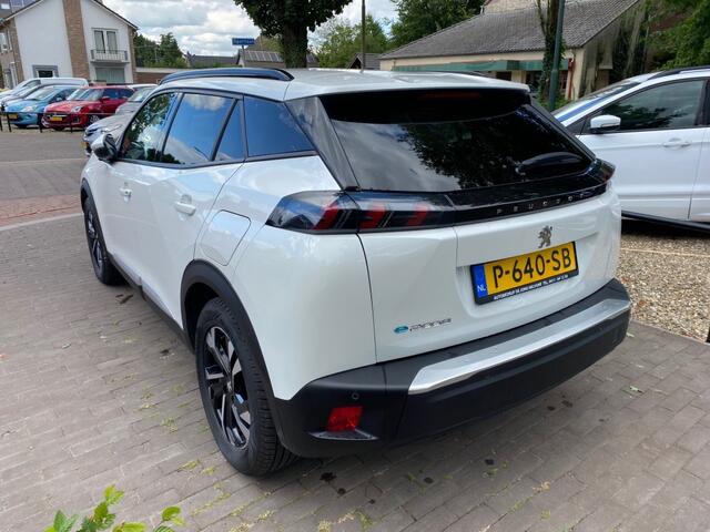 Peugeot e-2008 EV 50 KWH / PARELMOER / CARPLAY / CRUISE CTR. / 17'' LM-VELGEN