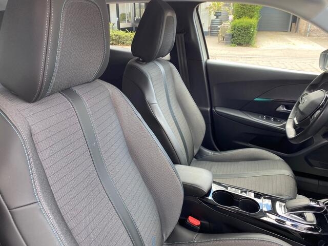 Peugeot e-2008 EV 50 KWH / PARELMOER / CARPLAY / CRUISE CTR. / 17'' LM-VELGEN