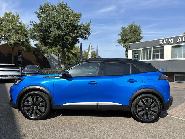 Peugeot e-2008 EV GT Pack 50 kWh | 3-Fase Lader | Panoramadak | Virtual Dash | Vol Leder | Adaptieve Cruise | Camera | Stoelverwarming | Full Option | Rijklaar + 12 mnd BOVAG Garantie