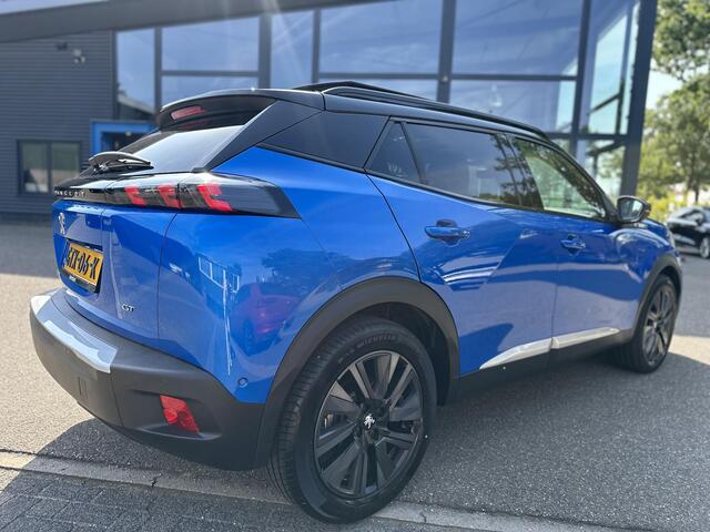 Peugeot e-2008 EV GT Pack 50 kWh | 3-Fase Lader | Panoramadak | Virtual Dash | Vol Leder | Adaptieve Cruise | Camera | Stoelverwarming | Full Option | Rijklaar + 12 mnd BOVAG Garantie