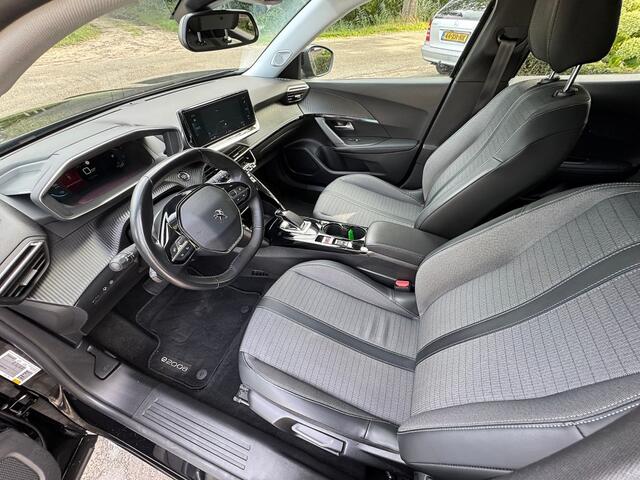 Peugeot e-2008 EV Allure Pack 50 kWh ecc,led,navi,pdc,lmv,1/2leer