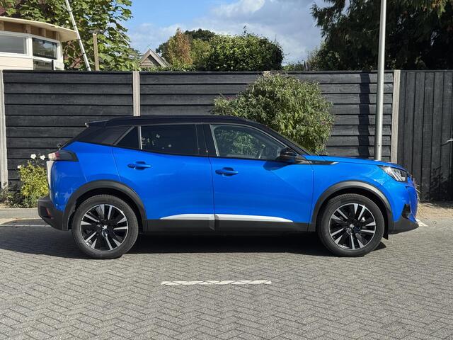 Peugeot e-2008 GT Pack 50 kWh 136PK Automaat Navigatie, Achteruitrijcamera, Keyless, Panoramadak, Alcantara, Stoelverwarming