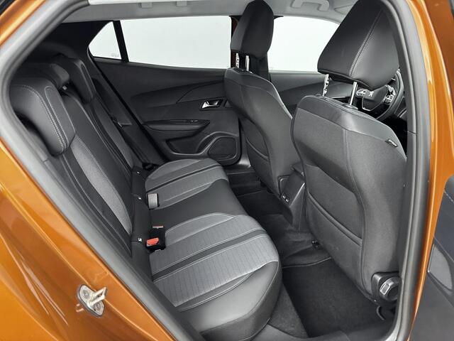 Peugeot e-2008 Allure Pack 50kWh 136PK | 1ste eigenaar | ACCURAPPORT 92% | AppleCarPlay/AndroidAuto | Climate Control | Adaptive Cruise Control | Camera | FULL LED | Navigatie | LMV | Parkeersensoren | Privacy Glass | Isofix |