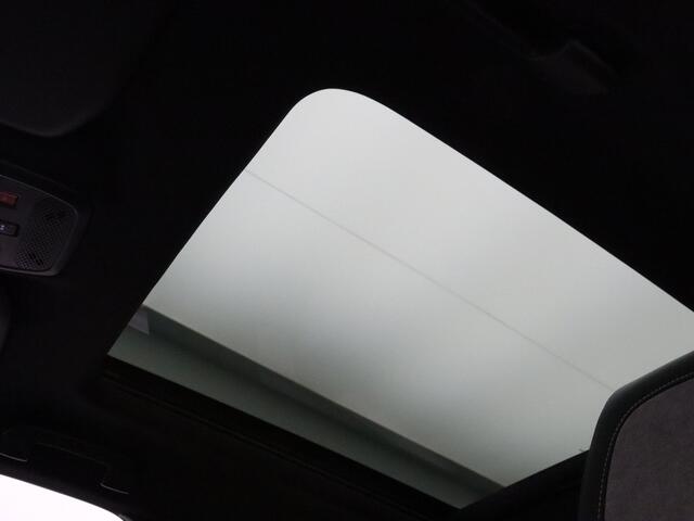 Peugeot e-2008 EV GT 50 kWh 360° Camera | Adapt. Cruise | Parkeersens. v+a | Stoelverw. | Panoramadak