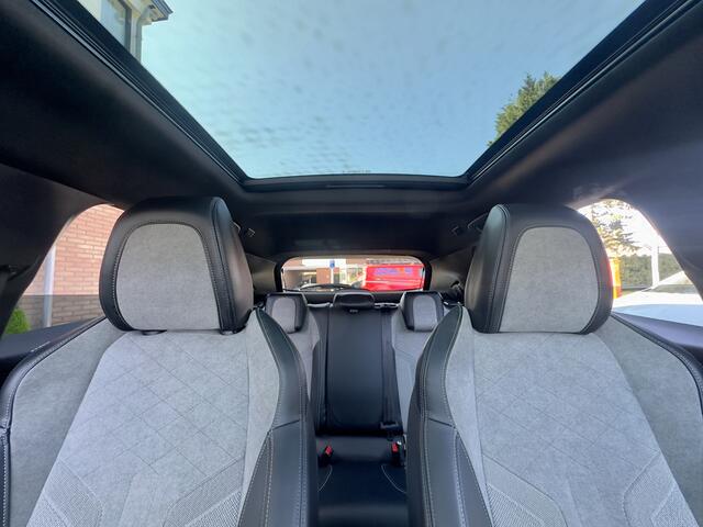 Peugeot e-2008 EV GT 50 kWh AUTOM 79D.KM! PANODAK LEDER NAVI CAMERA DIGI-DASH APPLE-CARPLAY LED LMV PARK-ASSIST PDC