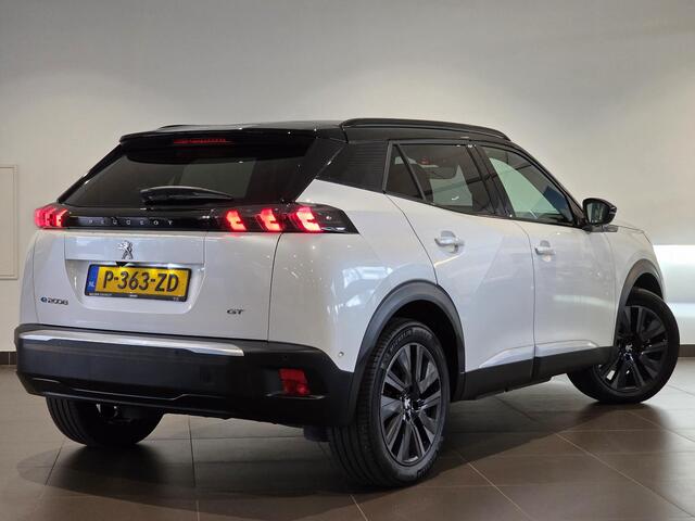 Peugeot e-2008 GT Pack EV 50kWh 136pk | SCHUIF/KANTELDAK | CAMERA | NAVI | ALCANTARA/LEDER | ADAPTIVE CRUISE | 18" EVISSA | KEYLESS ENTRY