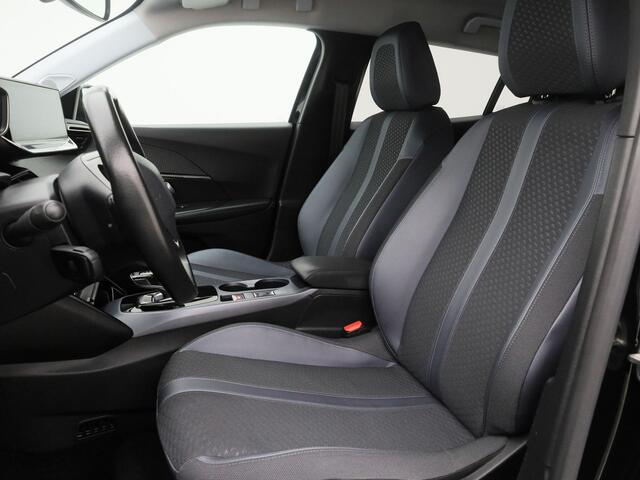 Peugeot e-2008 EV Allure 50 kWh | CAMERA | KEYLESS | STOELVERWARMING